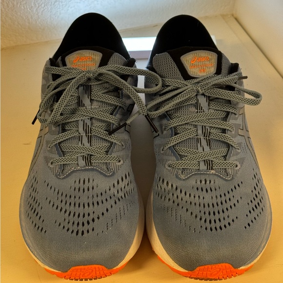 ASICS Kayano 28 - Picture 2 of 5